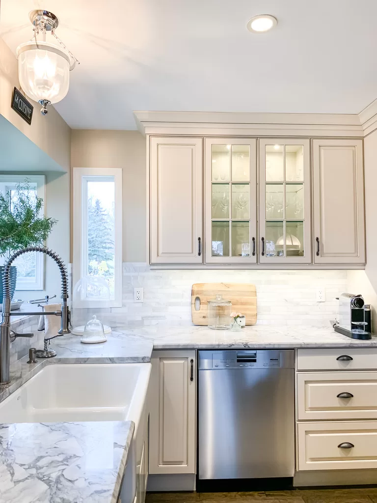 Traditional Kitchen Design by Calgary-based Interior Designer Lyndsay Bragg Design. 